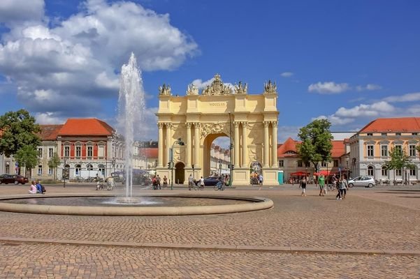 700 m to Luisenplatz and Potsdam's historic town centre