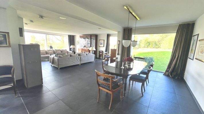 Großes Wohn-/Esszimmer