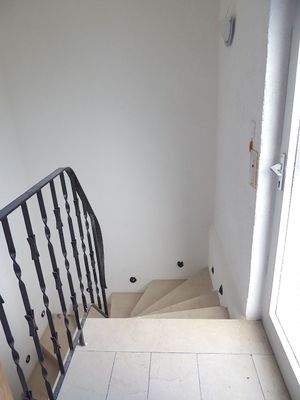 Eingang und Treppe OG