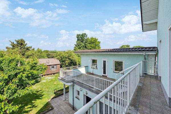 Blick auf das Nebengebäude