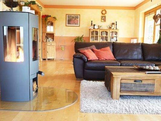 Wohnzimmer mit Kamin