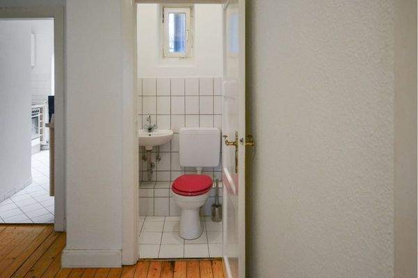 separates WC mit Fenster