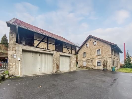 Vorderansicht Haus und Garage