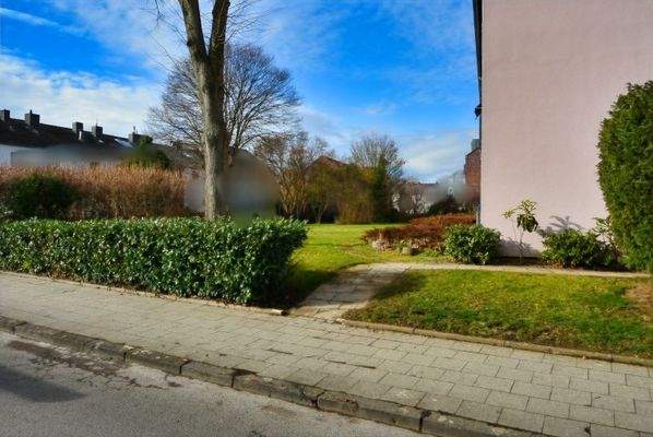 Seitlicher Eingang zum Garten