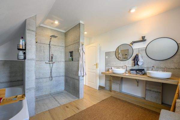 Dusch- und Wannenbad