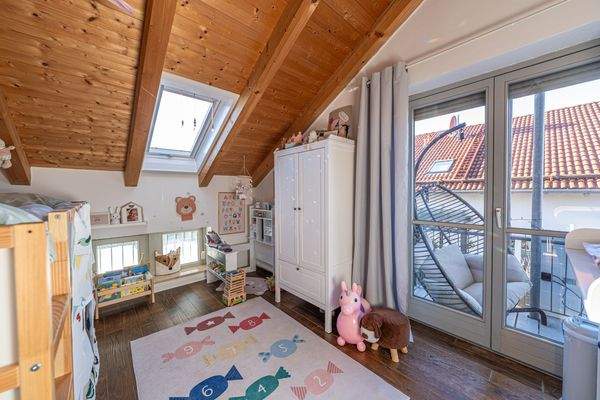 Kinderzimmer 1 Dachgeschoss Bild 2