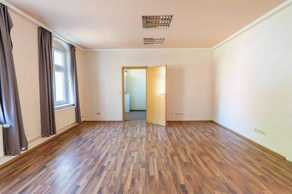 Schlafzimmer (ehemalig Büro)