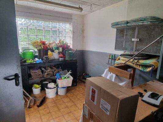 Abstellraum hinter Garage