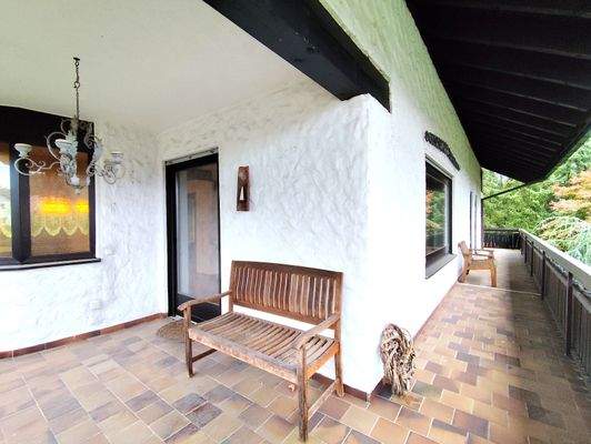 EG umlaufender Balkon