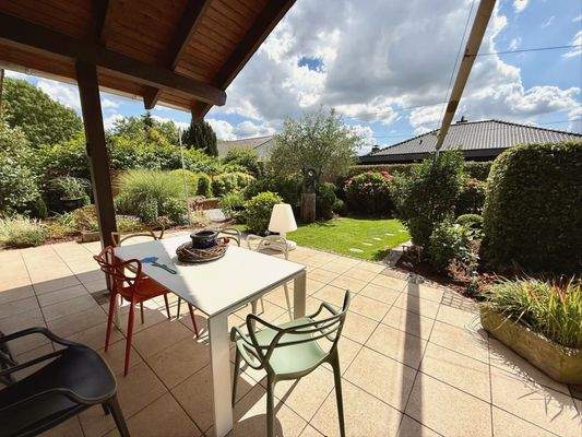 Terrasse vor dem Haus 