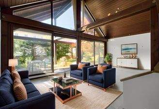 Wohnzimmer mit 5 Meter Raumhöhe