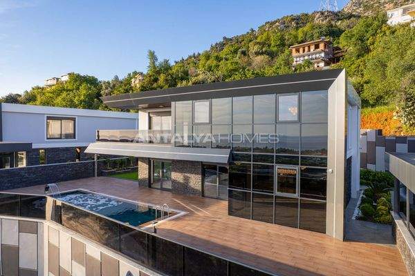 Elegant Villas with Pool and Sauna in Alanya