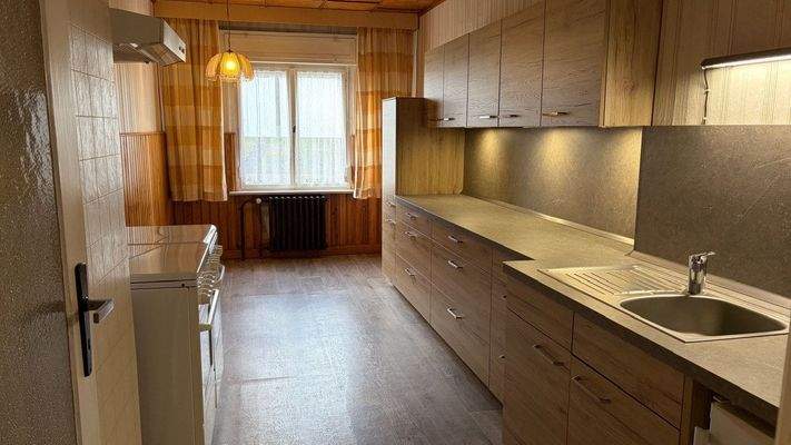 Küche mit Einbauküche