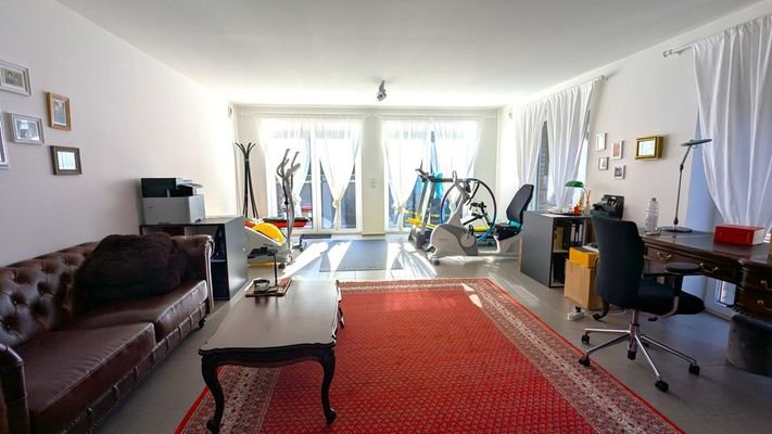 Blick zum Fitnessbereich