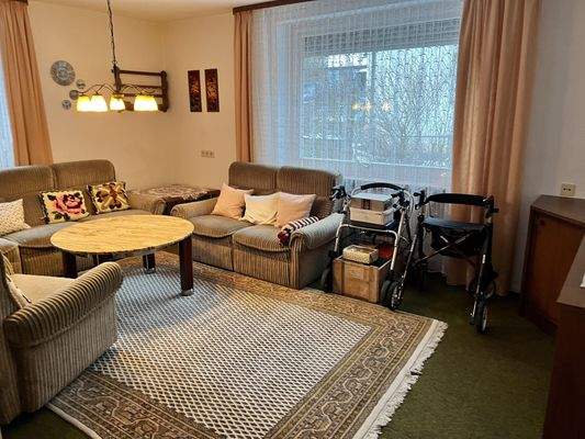 großes Fenster nach Süden im Wohnzimmer