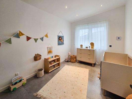 großzügiges Kinderzimmer 