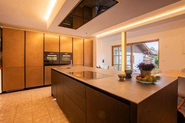 Küche mit hochwertiger Einbauküche