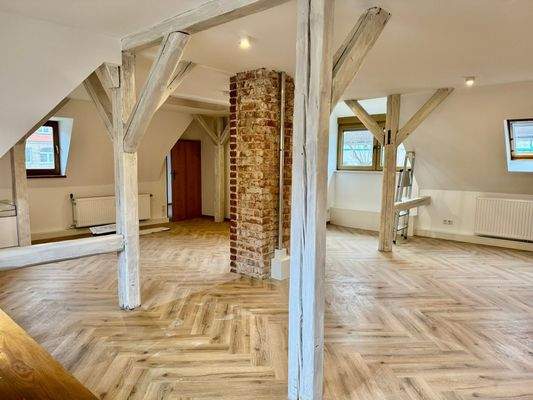 Geräumiges Dachgeschoss