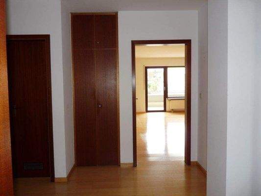 Tiefer Wandschrank.jpg