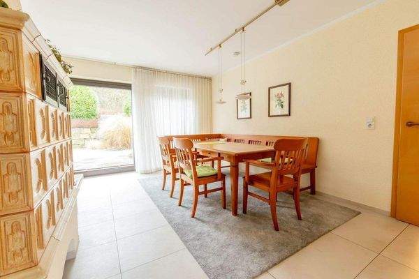 Wohn/Esszimmer mit Kaminofen Bild 4