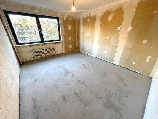 Leeres Zimmer mit Fenster