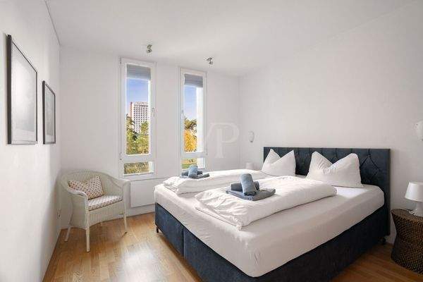 Schlafzimmer mit neuem Boxspringbett