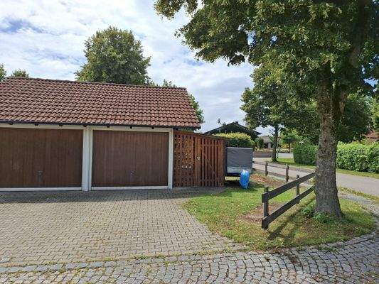 Garage + Abstellfläche Rechts