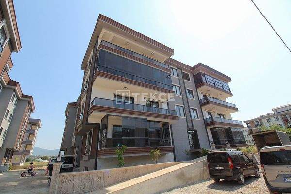 Spacious Properties with Balconies in a Complex in Yalova