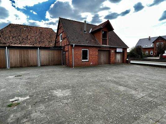 Garagen und Nebengebäude 