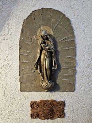Figur im Treppenhaus