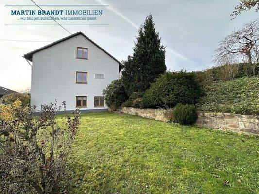 Hausansicht + Garten