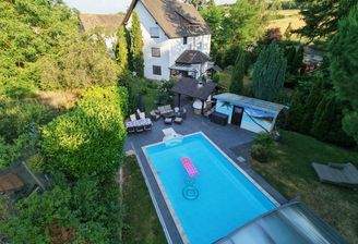 Blick auf das Haus und Garten