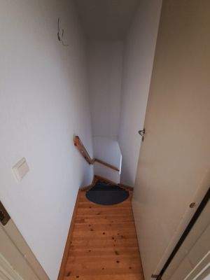 Treppe zum Hobbykeller.jpg