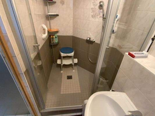 Bad mit ebenerdiger Dusche