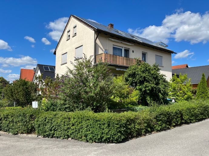 Gepflegtes Mehrfamilienhaus in bester Lage, Pettstadt, 3-Parteien, 4 Garagen, ca. 245 qm. Wohnfläche, voll vermietet, Kapitalanlage statt Inflation