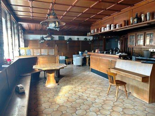 Gastraum mit Ausschank