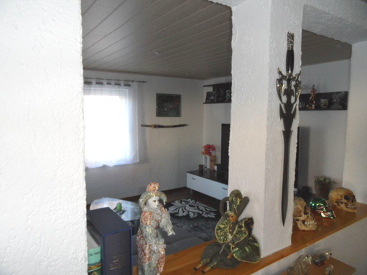 Blick vom Essbbereich ins Wohnzimmer 