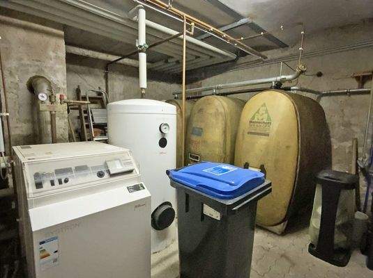 Heizraum mit Öllager im Untergeschoss