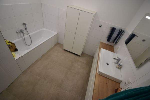 Wanne und ebenerd. Dusche.JPG