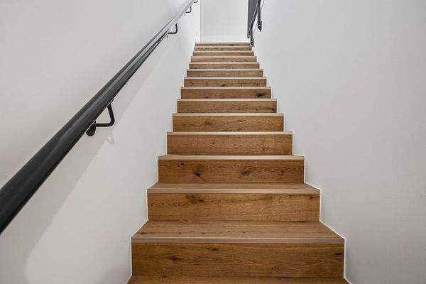 Treppenaufgang zwischen Erdgeschoss und Souterrain