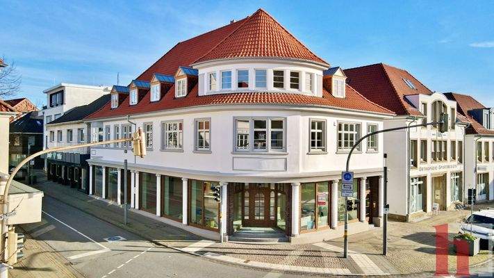 Eckgebäude mit roten Dach