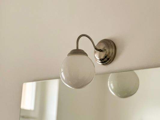 Schöne Leuchten im Bad