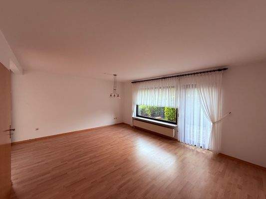 Wohnzimmerblick zur Terrasse.jpg