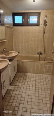 Badezimmer mit Wanne (2)