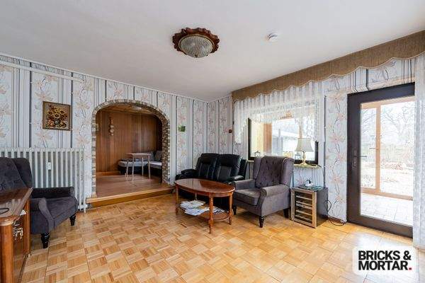 Wohnbereich mit Zugang zum Wintergarten