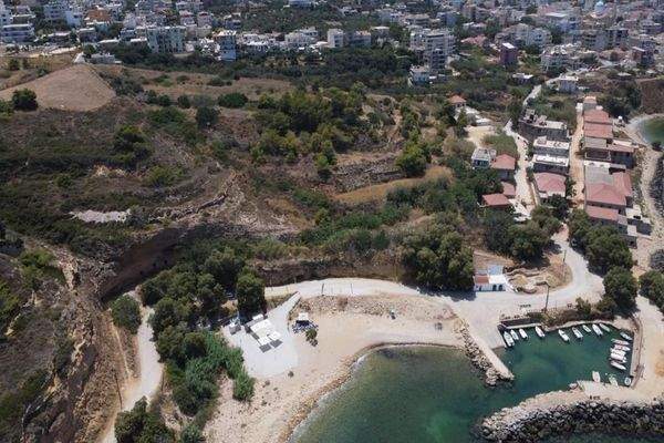 Kreta, Chania: Außergewöhnliches Grundstück mit Blick auf die Stadt und das Meer im Stadtteil Halepa zu verkaufen