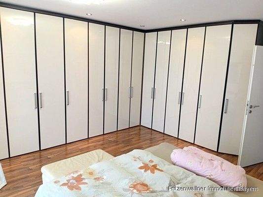 Elternschlafzimmer begehbarer Kleiderschrank