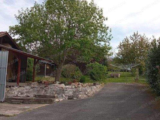 Zufahrt zu Garagen und Haus