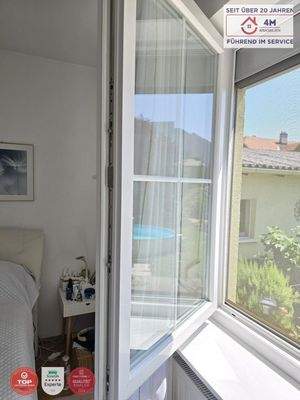 Fenster mit Sonnenschutz