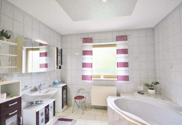 Tageslichtbadezimmer (EG)